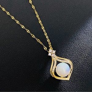 Gorgeous Faux Pearl Water Drop Pendant Necklace